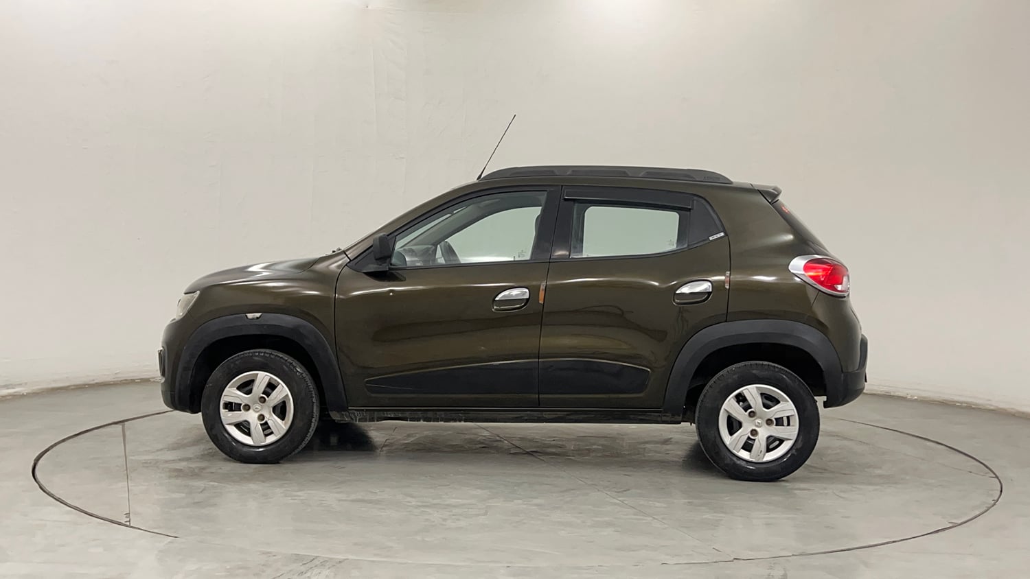 Used 2016 Renault Kwid RXT Petrol Manual exterior LEFT SIDE VIEW