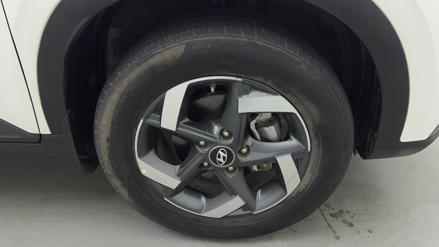 Used 2021 Hyundai Venue SX (O) 1.0 Turbo Petrol Manual tyres RIGHT FRONT TYRE RIM VIEW