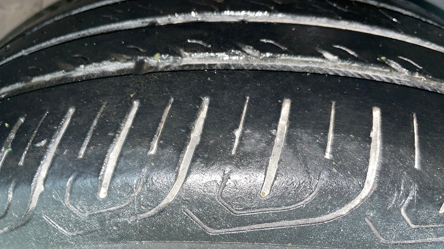 Used 2016 Volkswagen Polo Comfortline 1.2L (P) Petrol Manual tyres RIGHT FRONT TYRE TREAD VIEW