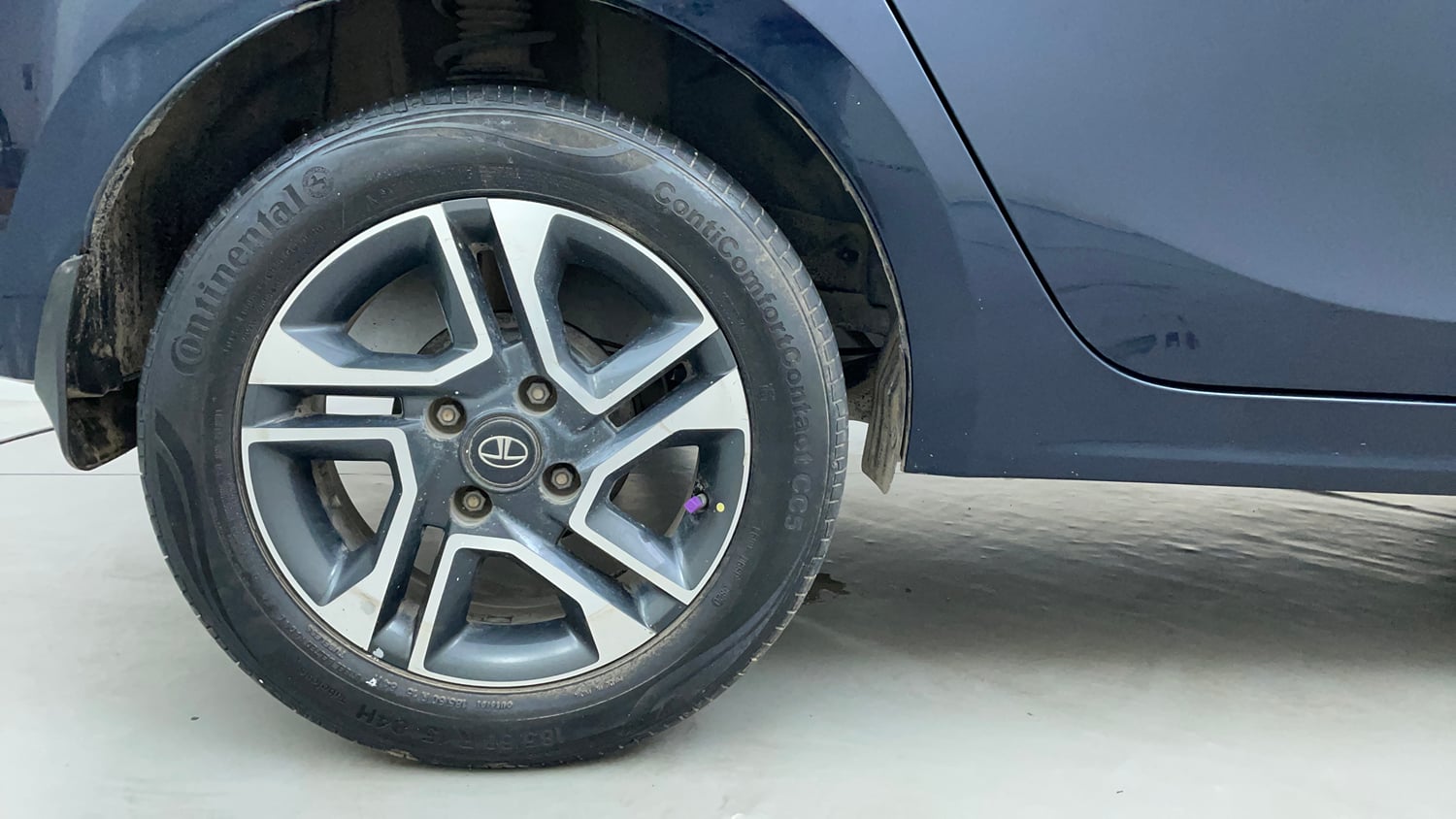 Used 2019 Tata Tigor Revotron XZA+ Petrol Automatic tyres RIGHT REAR TYRE RIM VIEW