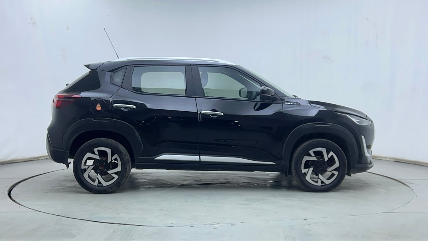 Used 2021 Nissan Magnite XV Turbo CVT Petrol Automatic exterior RIGHT SIDE VIEW