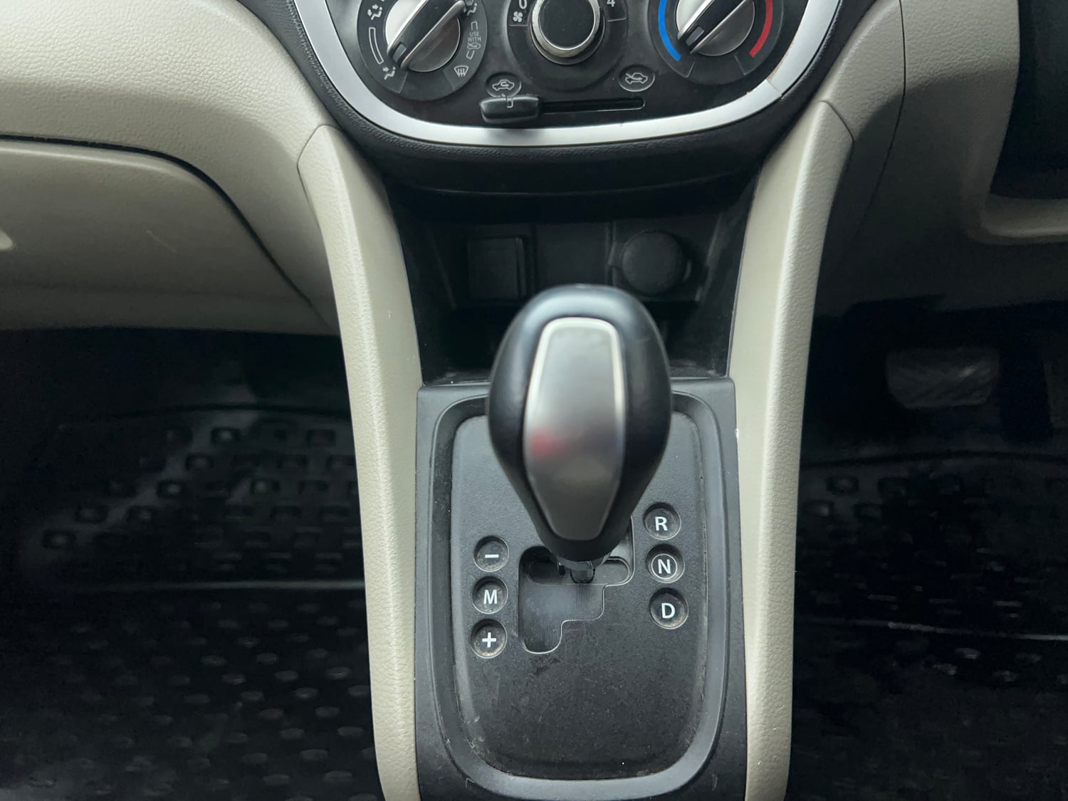 Used 2017 Maruti Suzuki Celerio ZXI (O) AMT Petrol Automatic interior GEAR  KNOB VIEW