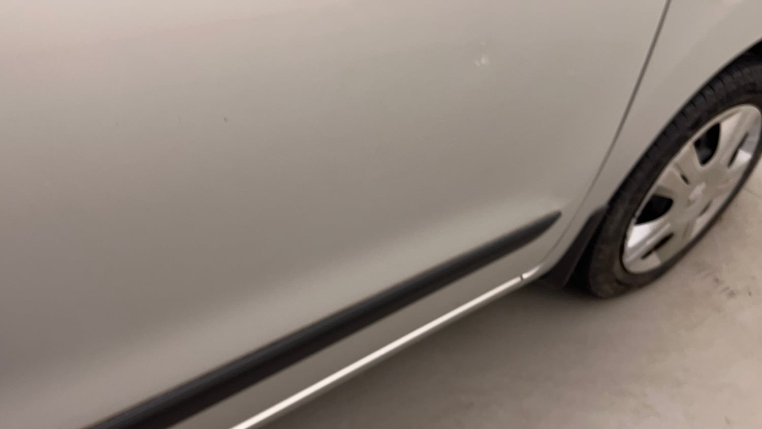 Used 2017 Maruti Suzuki Wagon R VXI Petrol Manual dents MINOR DENT