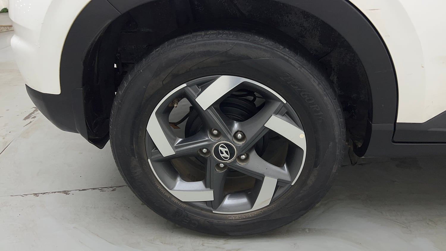 Used 2021 Hyundai Venue SX (O) 1.0 Turbo Petrol Manual tyres RIGHT REAR TYRE RIM VIEW