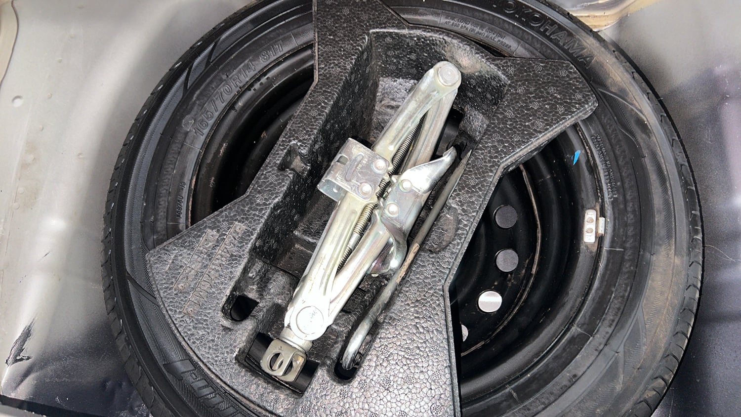 Used 2017 Maruti Suzuki Celerio ZXI (O) AMT Petrol Automatic tyres SPARE TYRE VIEW