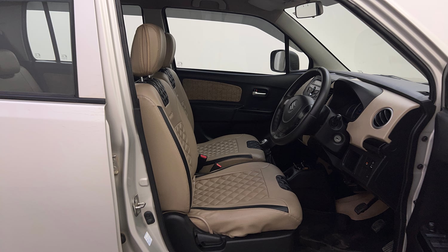 Used 2017 Maruti Suzuki Wagon R VXI Petrol Manual interior RIGHT SIDE FRONT DOOR CABIN VIEW