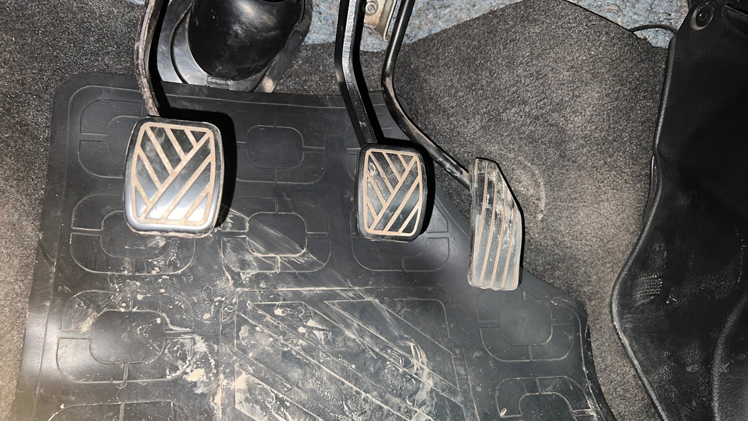 Used 2013 Maruti Suzuki Wagon R Stingray VXi Petrol Manual interior PEDALS VIEW