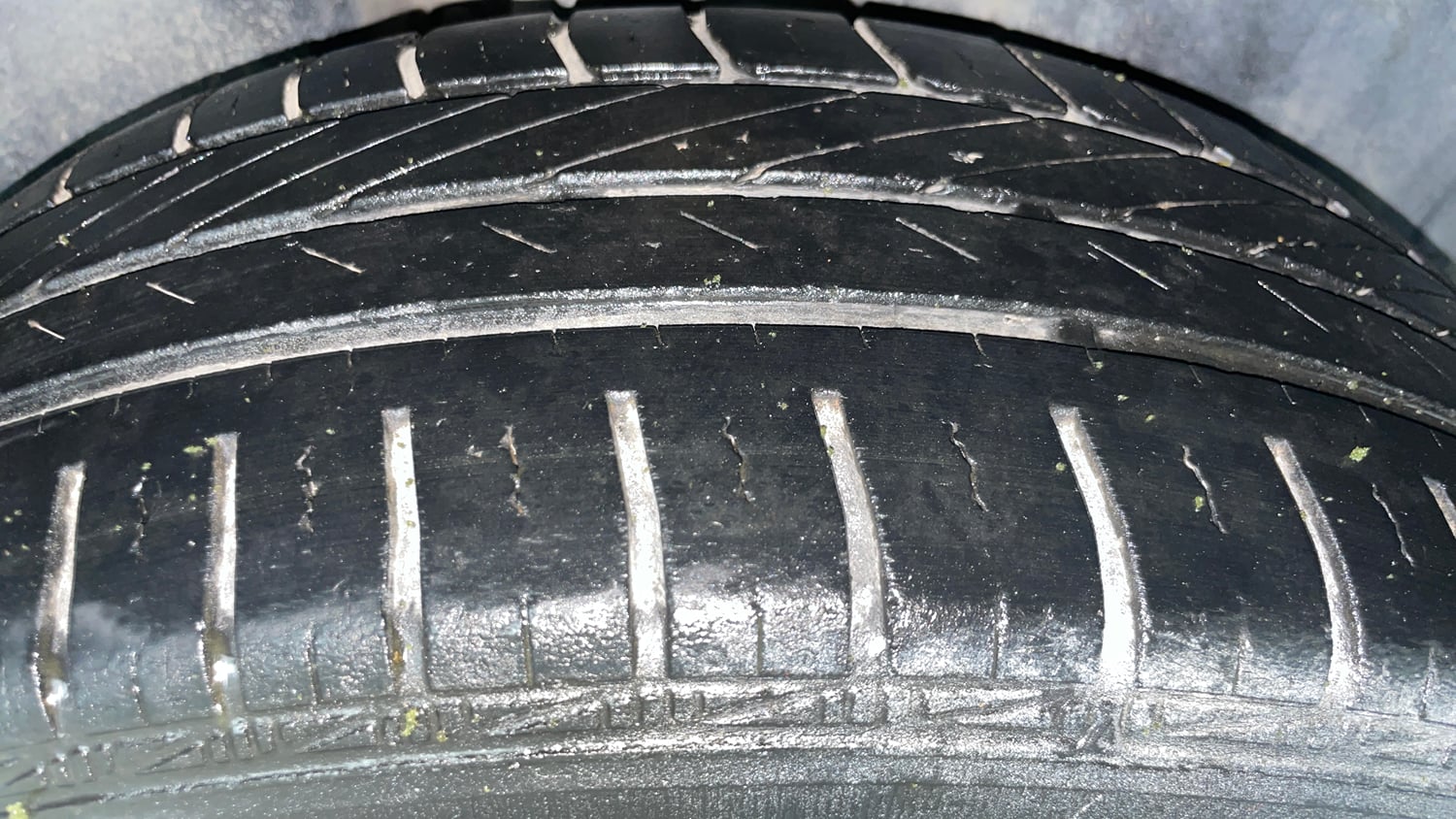 Used 2016 Volkswagen Polo Comfortline 1.2L (P) Petrol Manual tyres RIGHT REAR TYRE TREAD VIEW