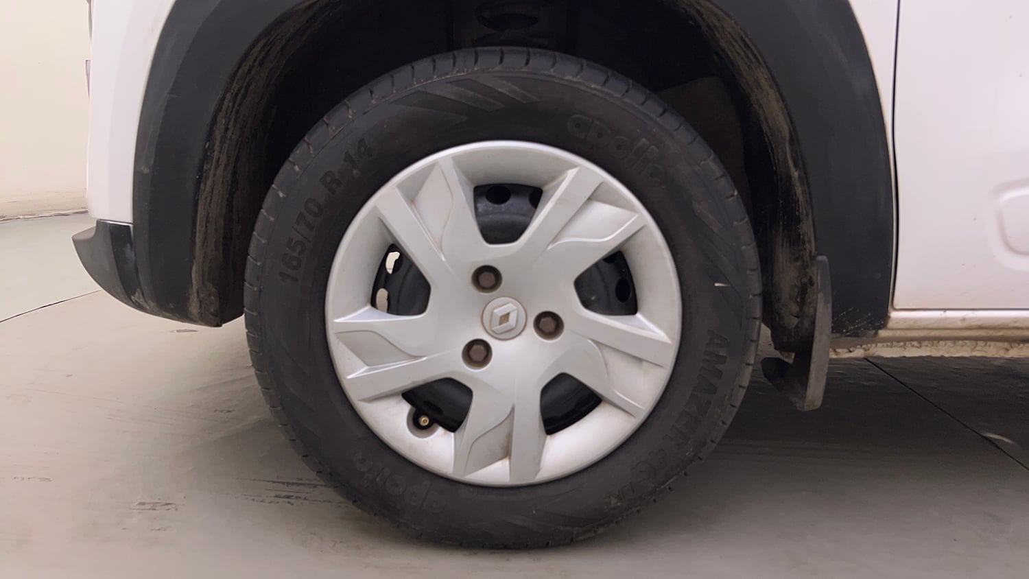 Used 2022 Renault Kwid RXL (O) 0.8 Petrol Manual tyres LEFT FRONT TYRE RIM VIEW