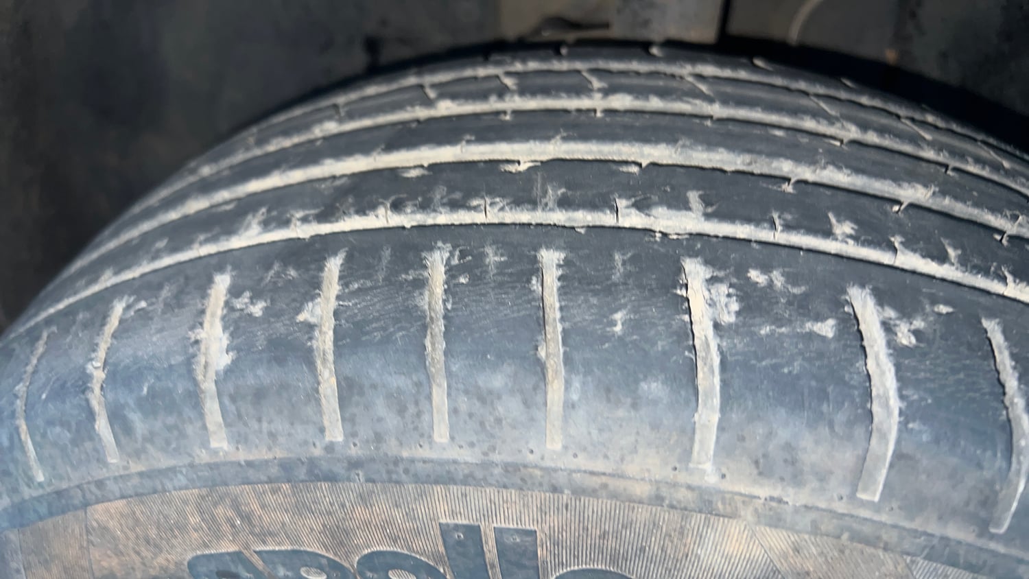 Used 2021 Tata Punch Accomplished Dazzle Pack MT Petrol Manual tyres LEFT FRONT TYRE TREAD VIEW