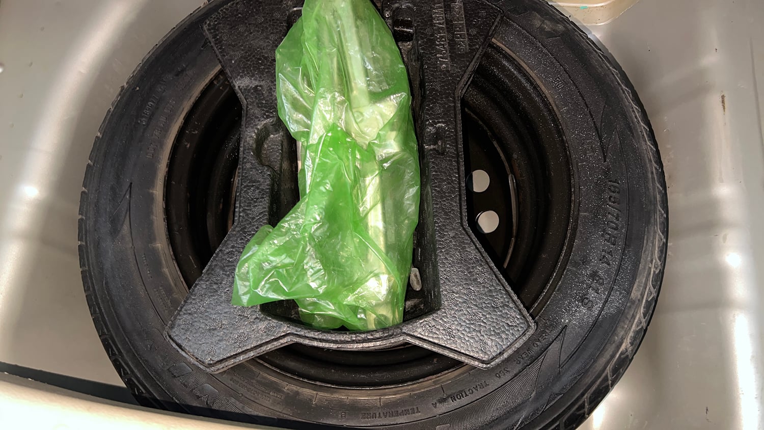 Used 2018 Maruti Suzuki Celerio ZXi AMT Petrol Automatic tyres SPARE TYRE VIEW