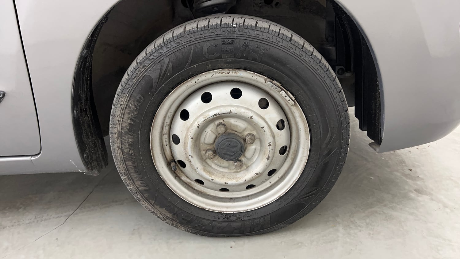 Used 2017 Maruti Suzuki Wagon R LXI CNG Cng Manual tyres RIGHT FRONT TYRE RIM VIEW