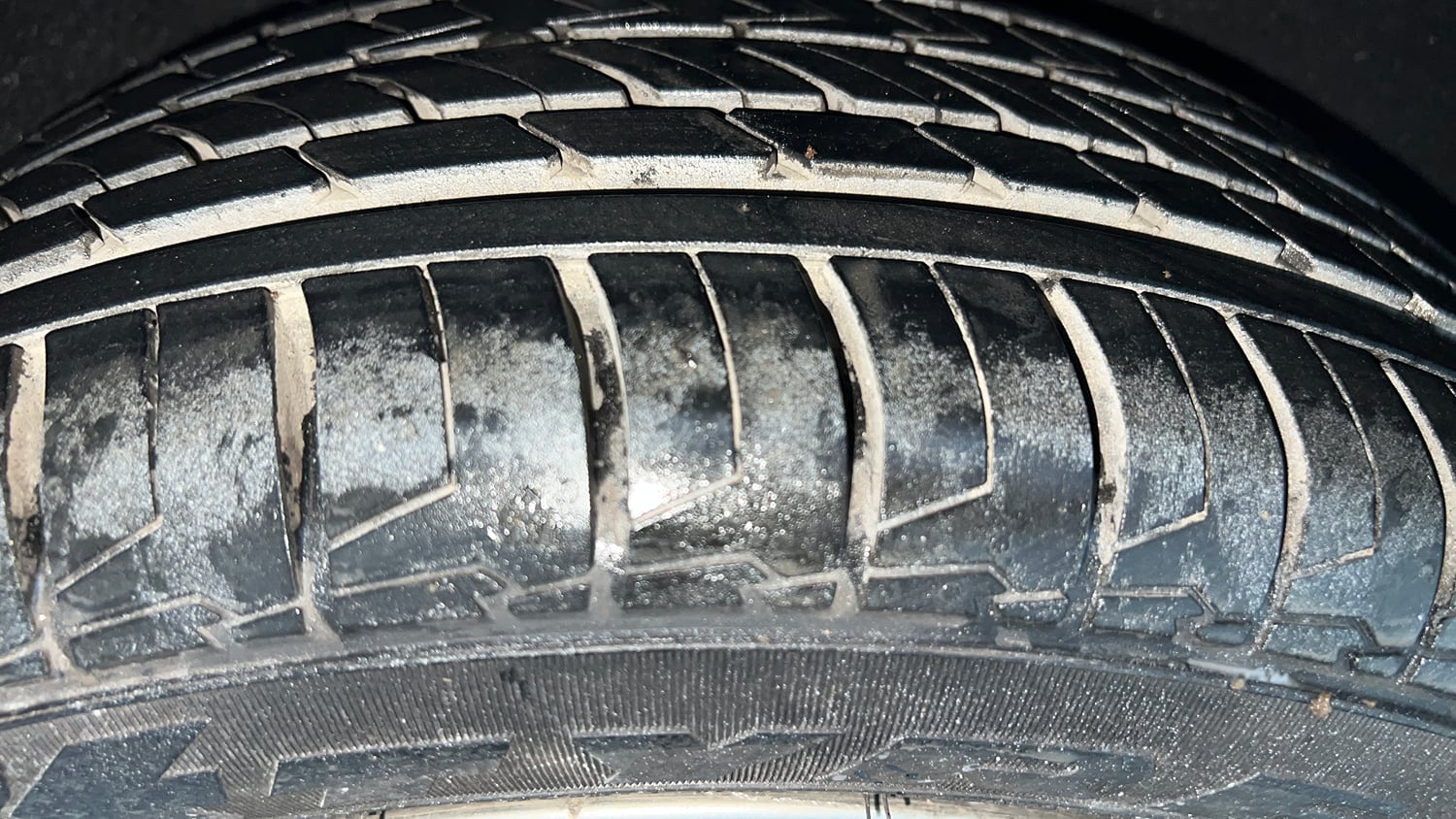Used 2016 Maruti Suzuki Baleno Zeta 1.2 AT Petrol Automatic tyres RIGHT REAR TYRE TREAD VIEW