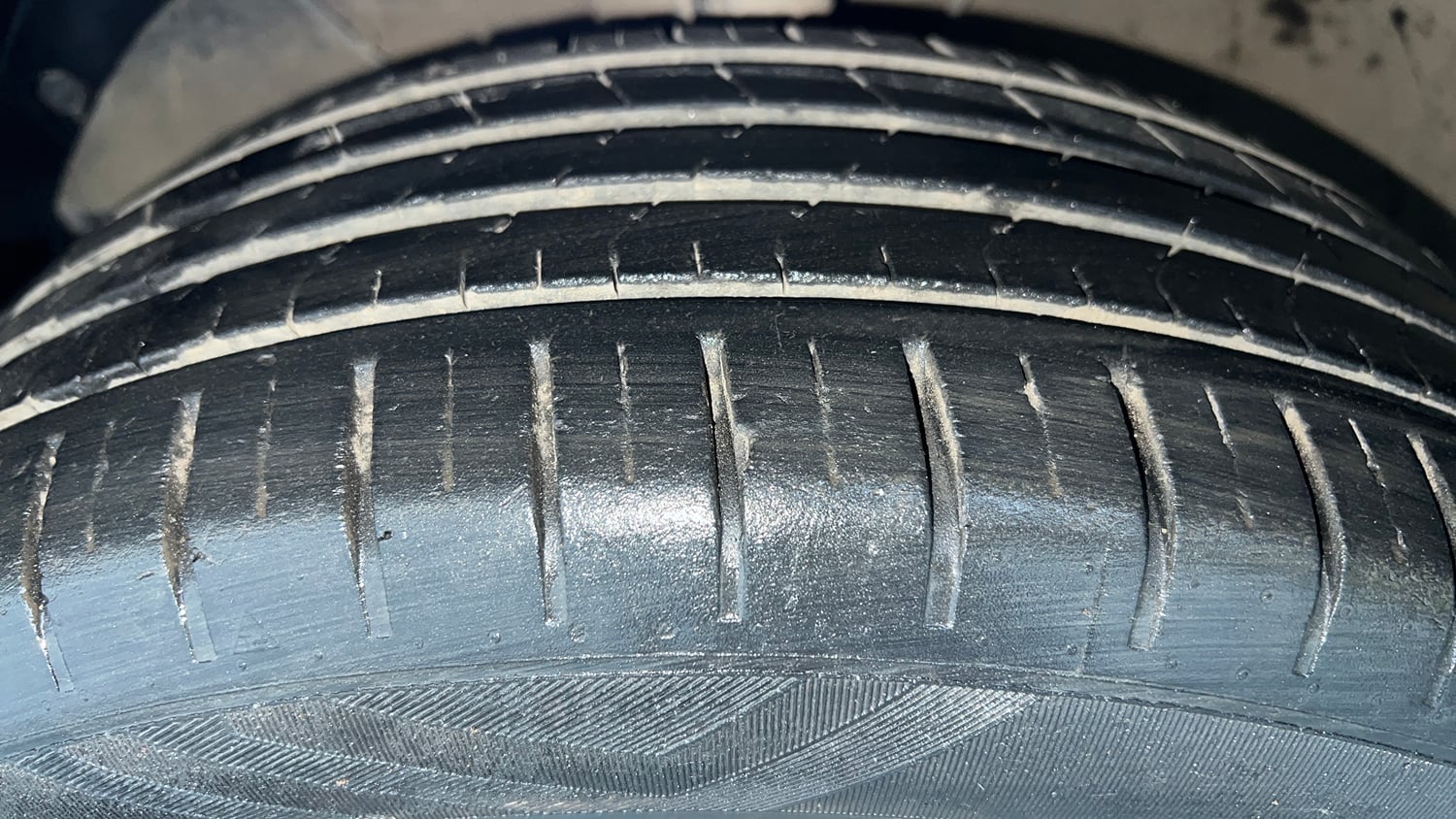 Used 2019 Maruti Suzuki Baleno Zeta Petrol Manual tyres LEFT FRONT TYRE TREAD VIEW