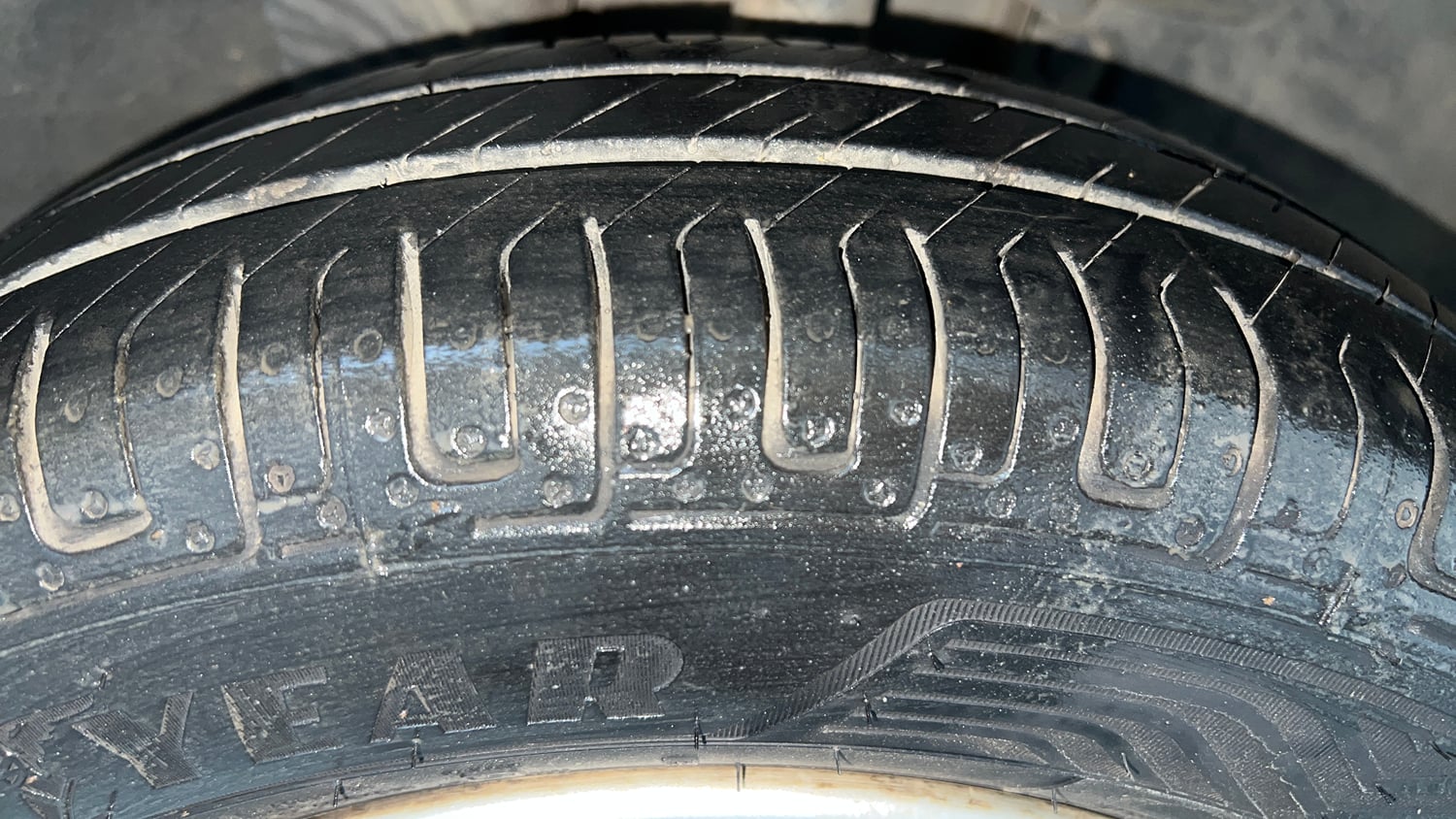 Used 2017 Renault Kwid 1.0 RXL AMT Petrol Automatic tyres RIGHT FRONT TYRE TREAD VIEW