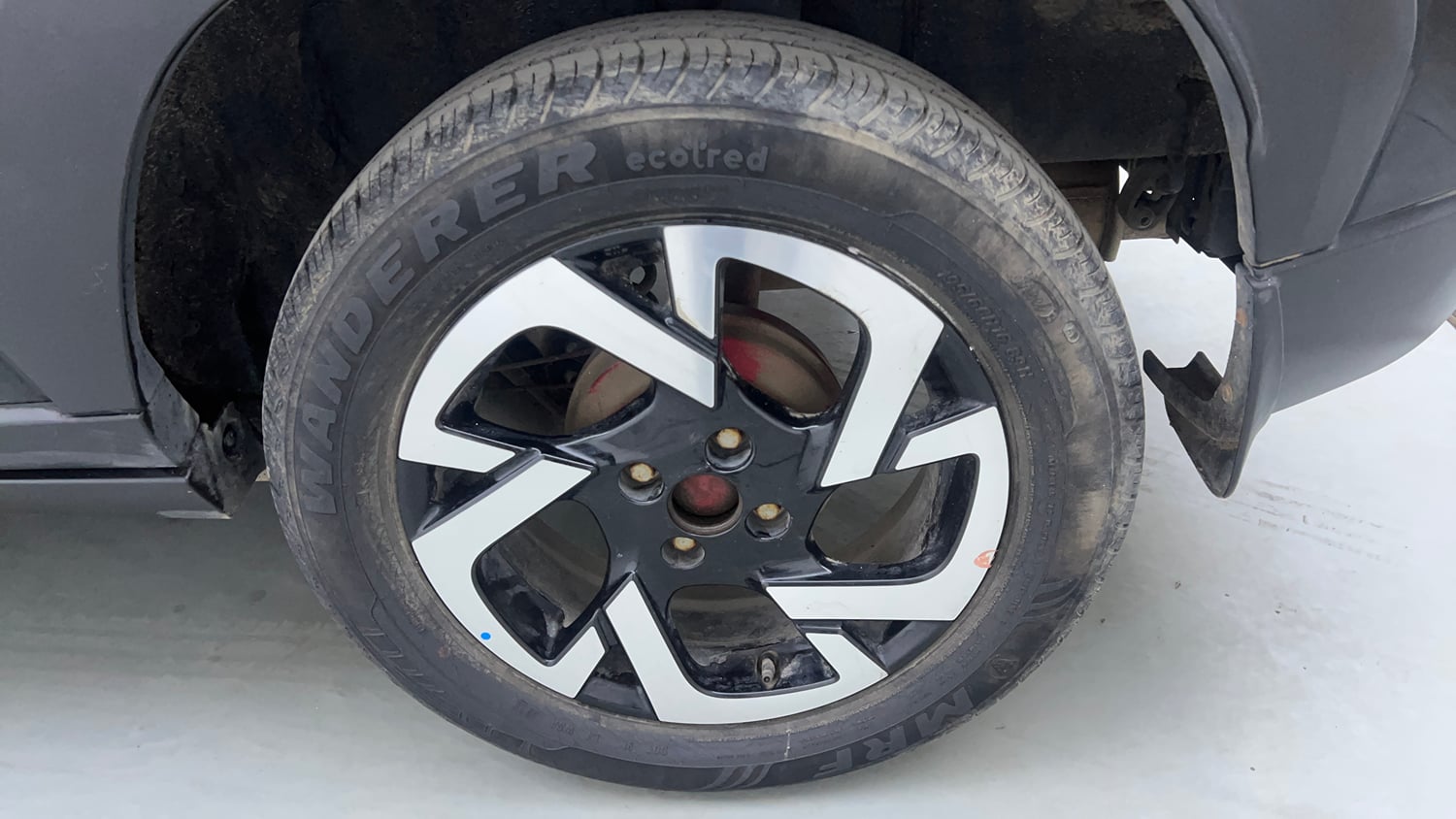 Used 2021 Nissan Magnite XV Turbo CVT Petrol Automatic tyres LEFT REAR TYRE RIM VIEW