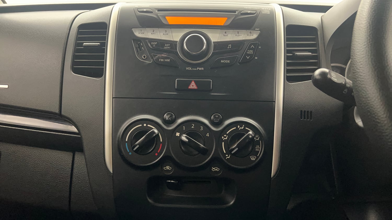 Used 2013 Maruti Suzuki Wagon R Stingray VXi Petrol Manual interior MUSIC SYSTEM & AC CONTROL VIEW