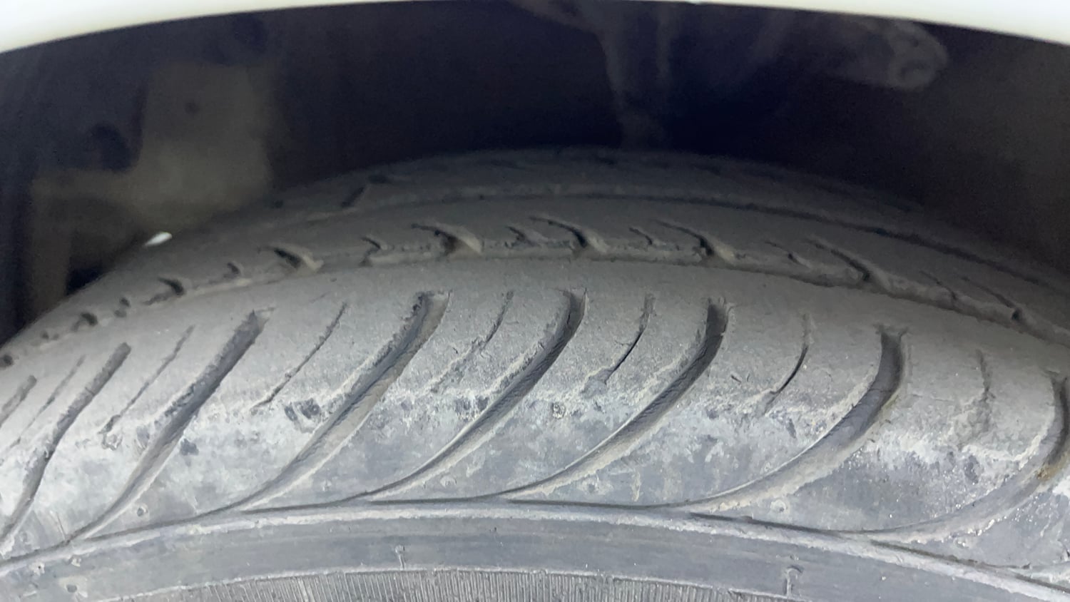 Used 2013 Hyundai Eon Sportz Petrol Manual tyres LEFT FRONT TYRE TREAD VIEW