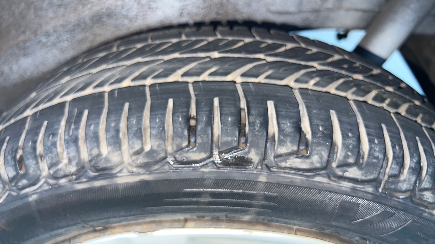 Used 2014 Maruti Suzuki Wagon R VXI Petrol Manual tyres LEFT REAR TYRE TREAD VIEW