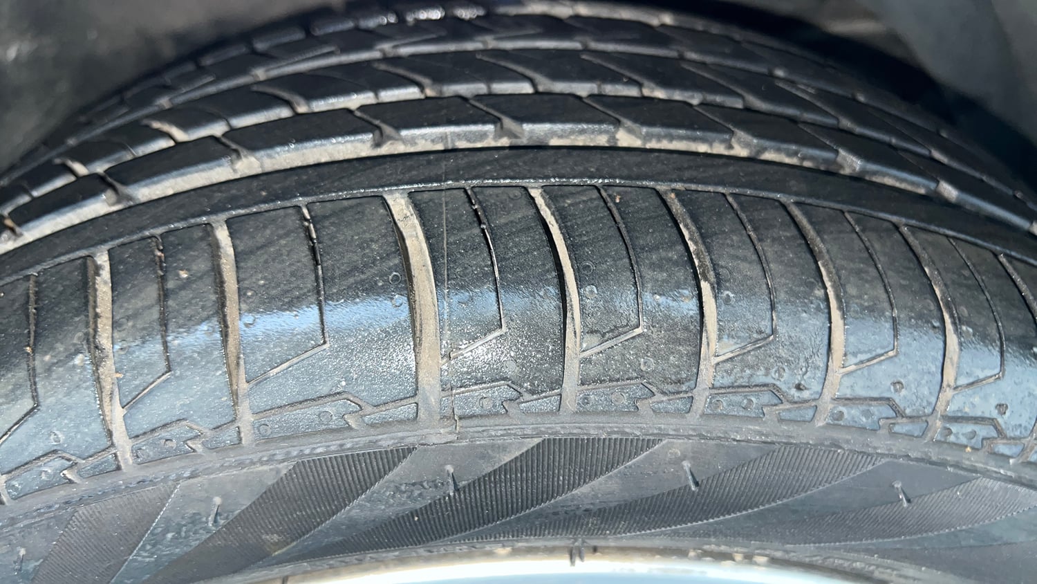 Used 2016 Maruti Suzuki Baleno Zeta 1.2 AT Petrol Automatic tyres RIGHT FRONT TYRE TREAD VIEW