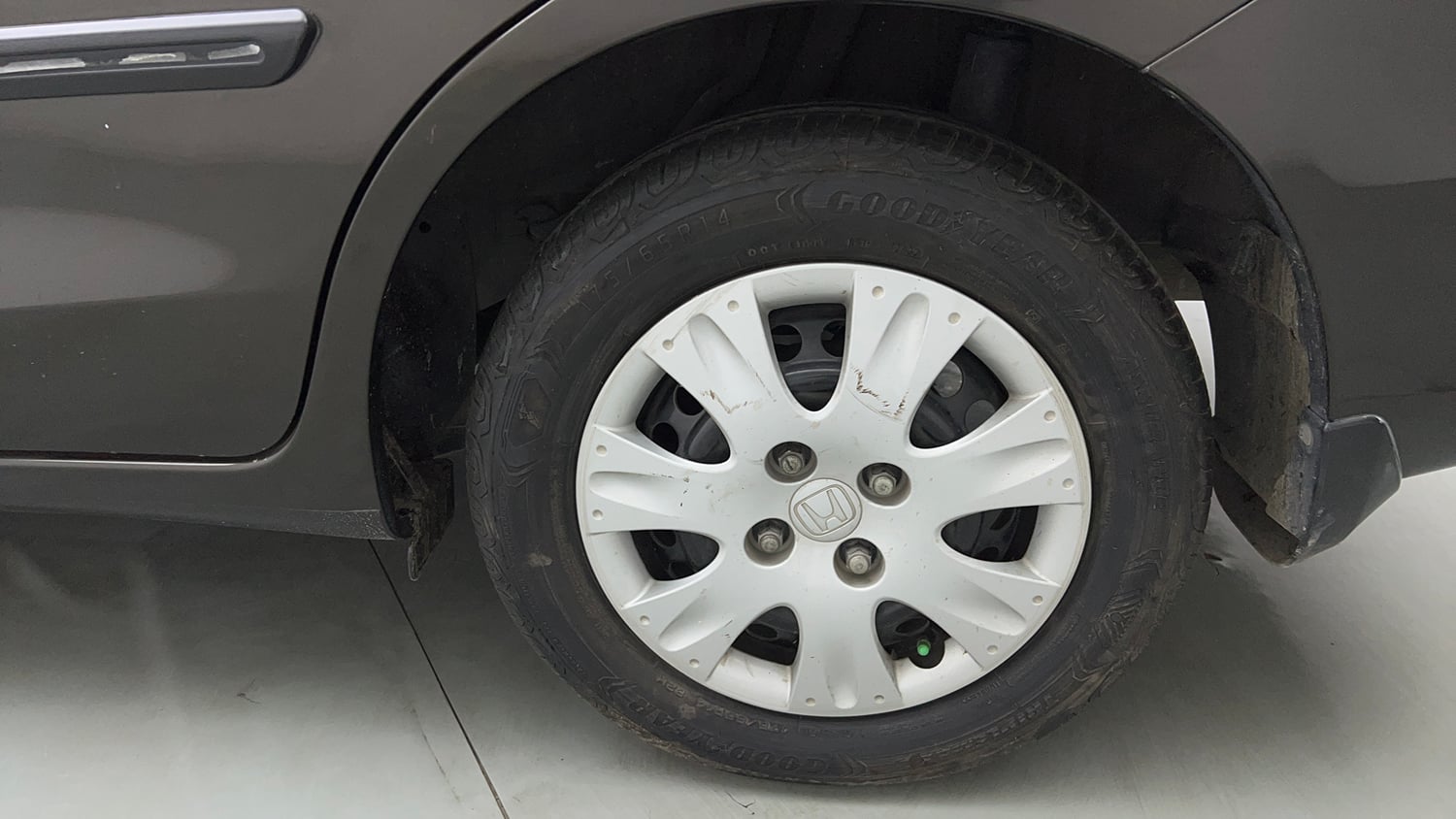 Used 2016 Honda Amaze 1.2 S AT i-VTEC Petrol Automatic tyres LEFT REAR TYRE RIM VIEW