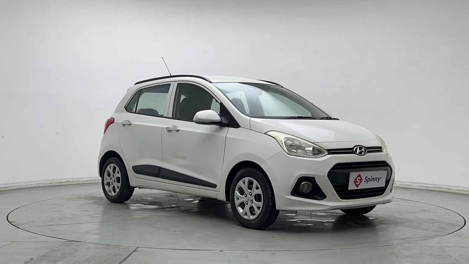 Used 2014 Hyundai Grand i10 Sportz AT 1.2 Kappa VTVT Petrol Automatic exterior RIGHT FRONT CORNER VIEW