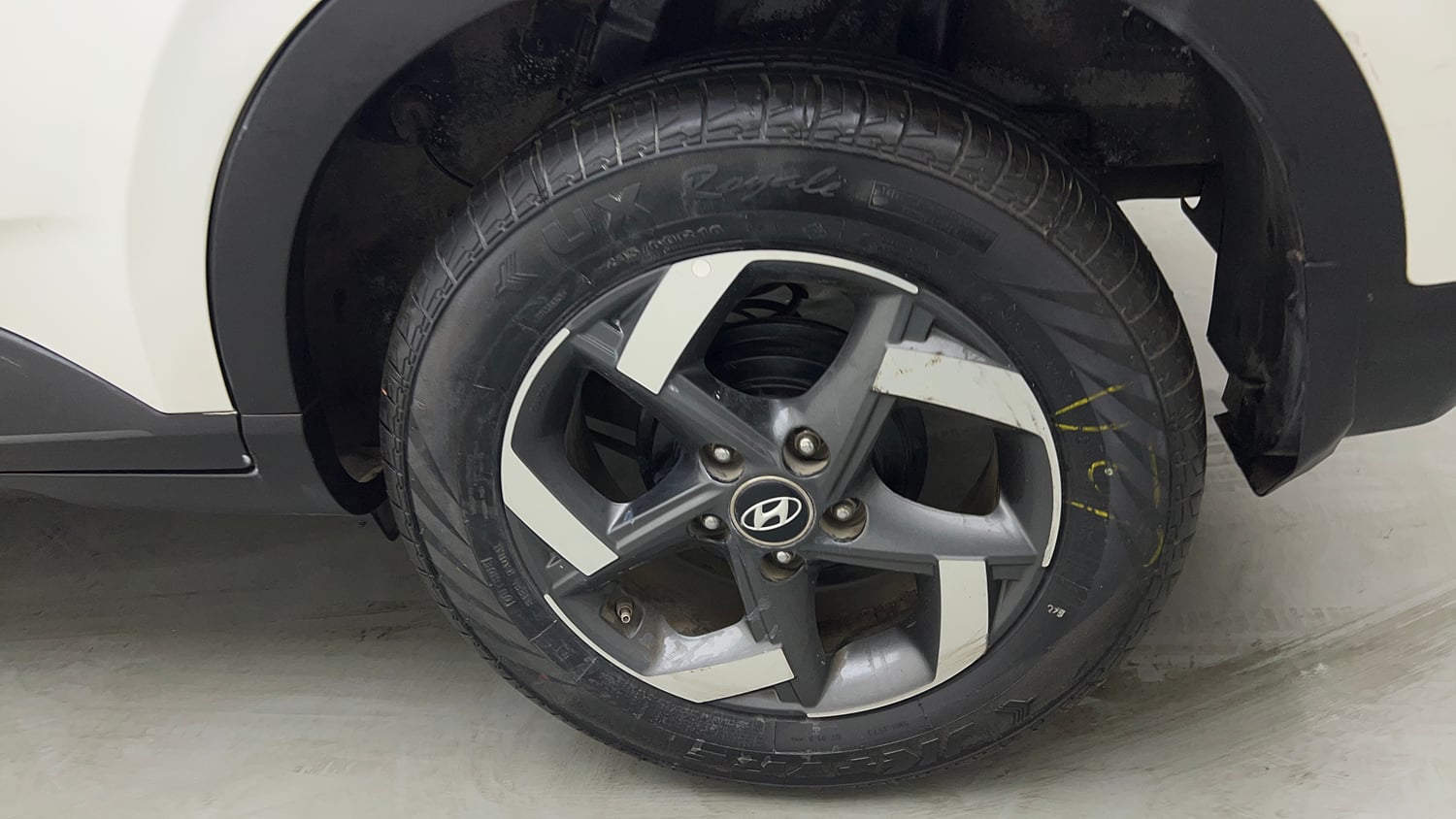Used 2021 Hyundai Venue SX (O) 1.0 Turbo Petrol Manual tyres LEFT REAR TYRE RIM VIEW