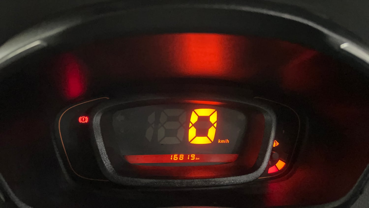 Used 2016 Renault Kwid RXT Petrol Manual interior CLUSTERMETER VIEW
