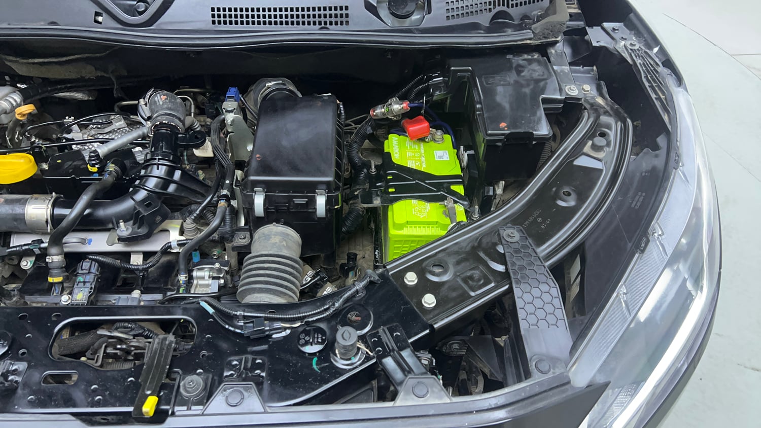 Used 2021 Nissan Magnite XV Turbo CVT Petrol Automatic engine ENGINE LEFT SIDE VIEW