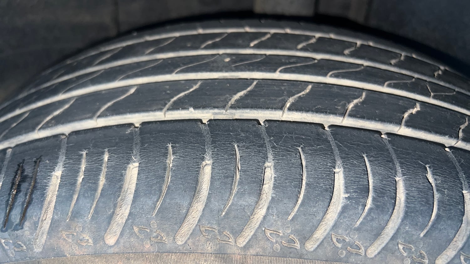 Used 2021 Tata Punch Accomplished Dazzle Pack MT Petrol Manual tyres LEFT REAR TYRE TREAD VIEW
