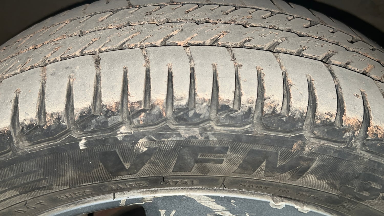 Used 2013 Maruti Suzuki Wagon R Stingray VXi Petrol Manual tyres RIGHT FRONT TYRE TREAD VIEW