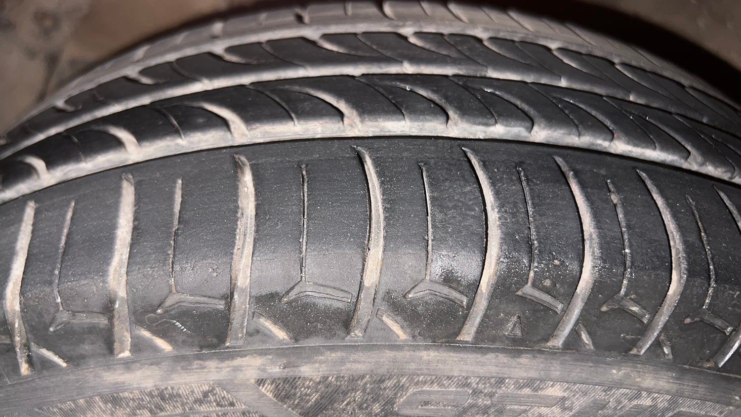 Used 2016 Hyundai Grand i10 Sportz 1.2 Kappa VTVT Petrol Manual tyres LEFT FRONT TYRE TREAD VIEW