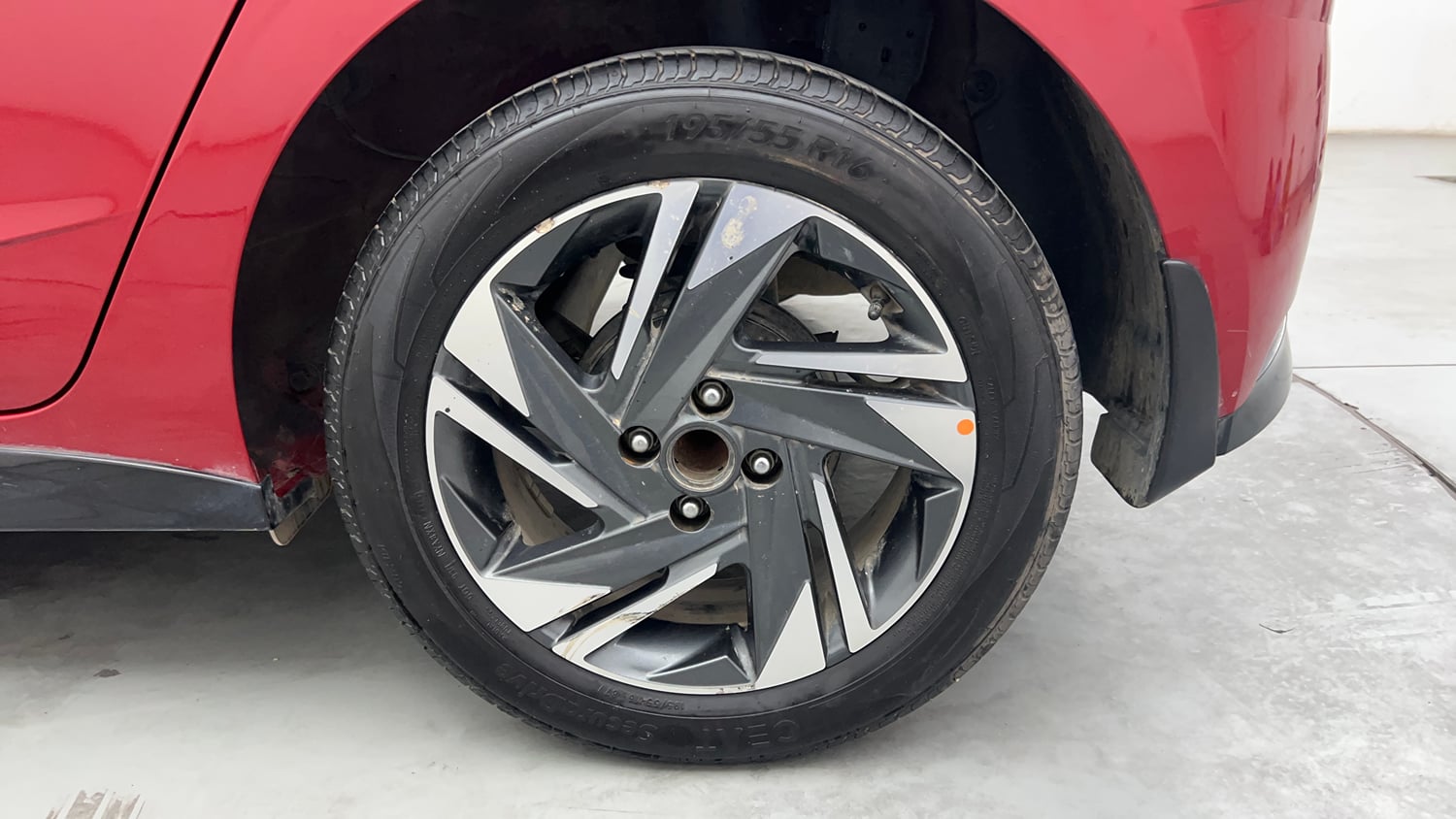 Used 2021 Hyundai New i20 Asta (O) 1.2 MT Petrol Manual tyres LEFT REAR TYRE RIM VIEW