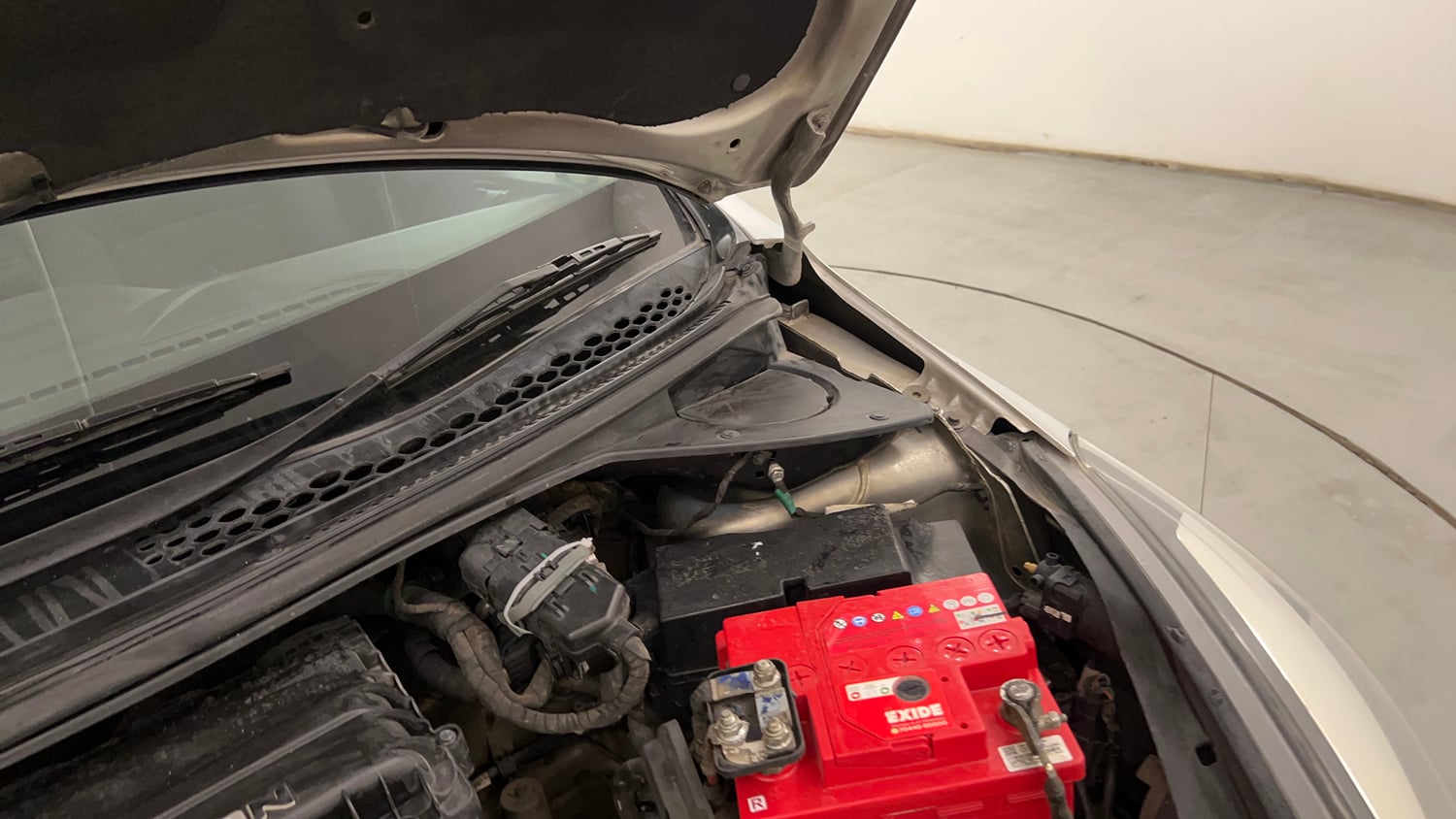 Used 2018 Tata Tigor Revotron XZ (O) Petrol Manual engine ENGINE LEFT SIDE HINGE & APRON VIEW