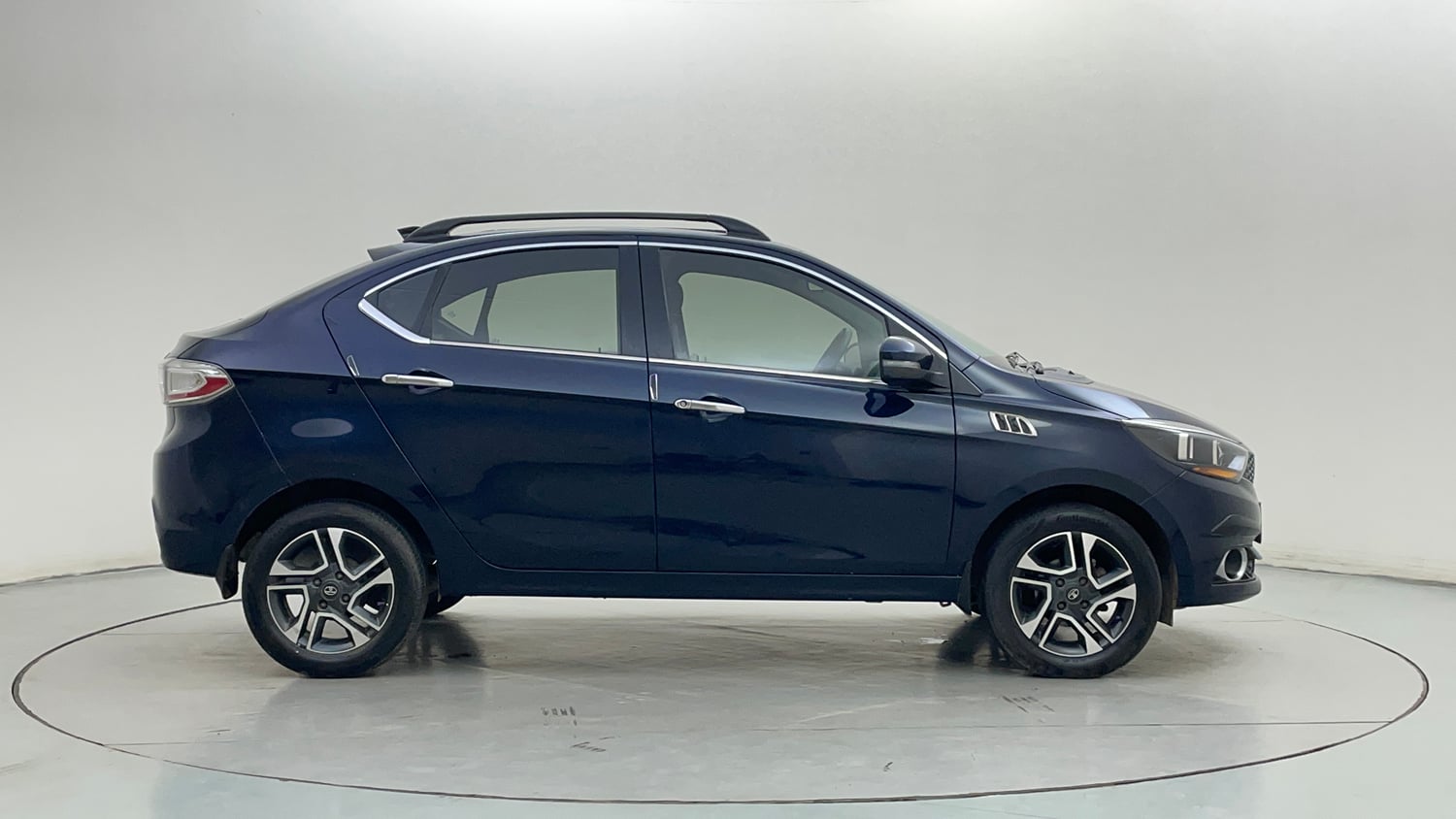 Used 2019 Tata Tigor Revotron XZA+ Petrol Automatic exterior RIGHT SIDE VIEW