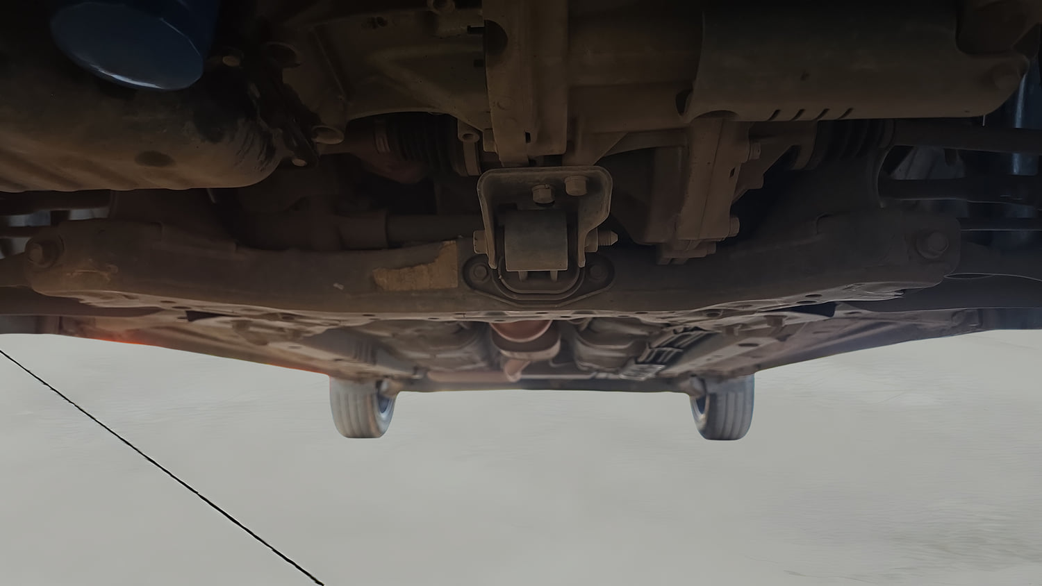 Used 2023 Hyundai Exter SX (O) Connect 1.2 AMT Petrol Automatic extra FRONT LEFT UNDERBODY VIEW