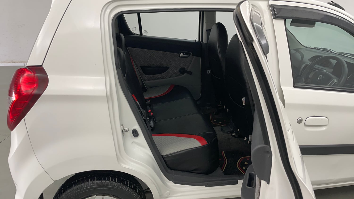 Used 2018 Maruti Suzuki Alto 800 LXi Petrol Manual interior RIGHT SIDE REAR DOOR CABIN VIEW