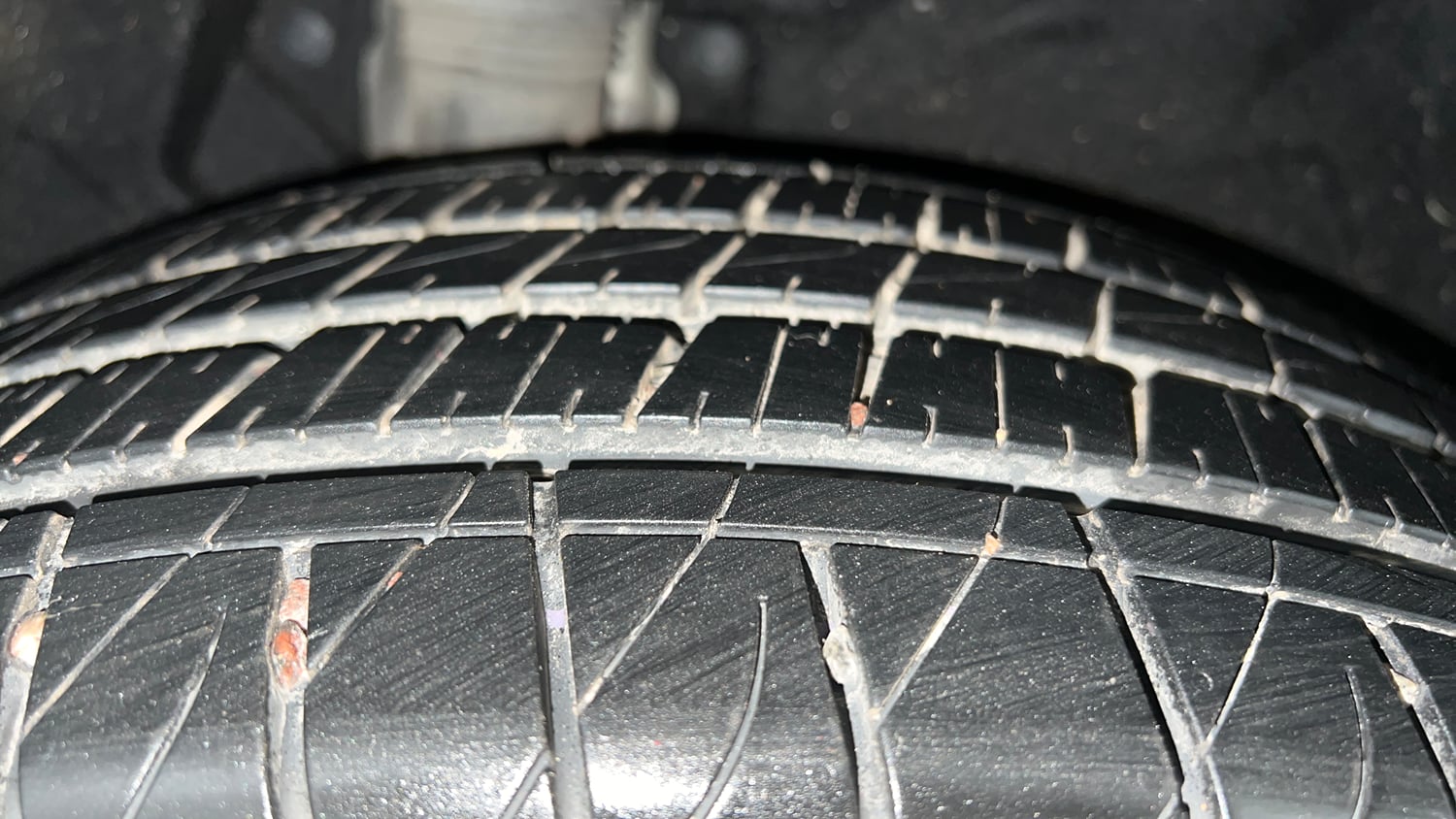 Used 2022 Mahindra XUV700 AX 7 Petrol MT 7 STR Petrol Manual tyres RIGHT REAR TYRE TREAD VIEW