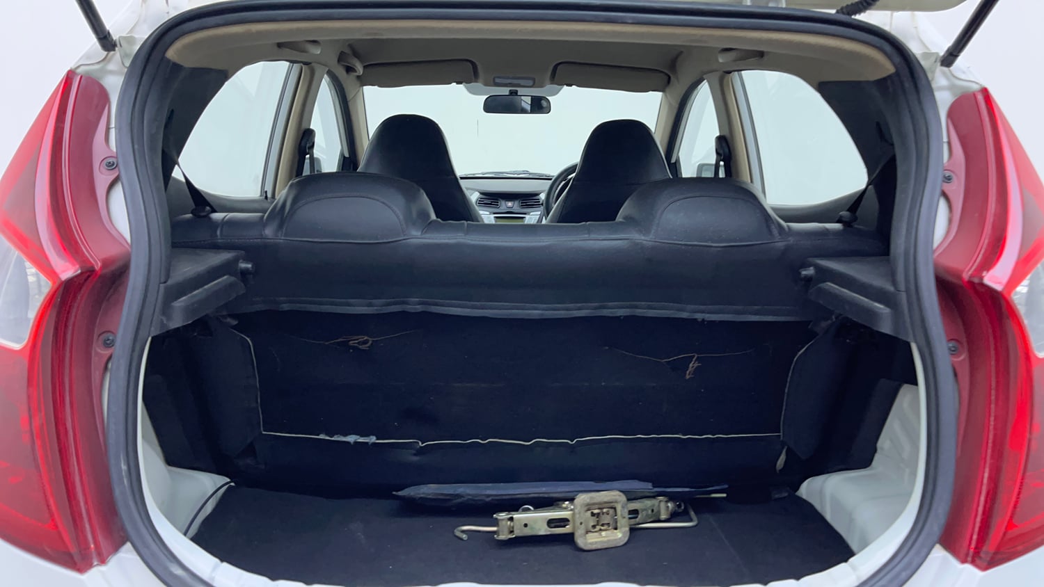 Used 2013 Hyundai Eon Sportz Petrol Manual interior DICKY INSIDE VIEW