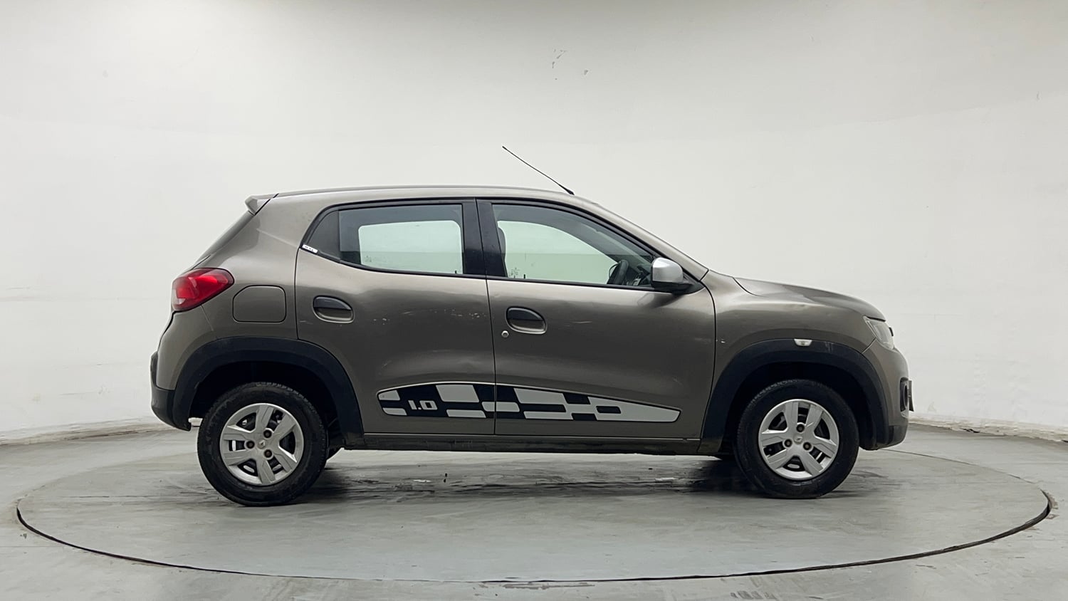 Used 2017 Renault Kwid 1.0 RXL AMT Petrol Automatic exterior RIGHT SIDE VIEW