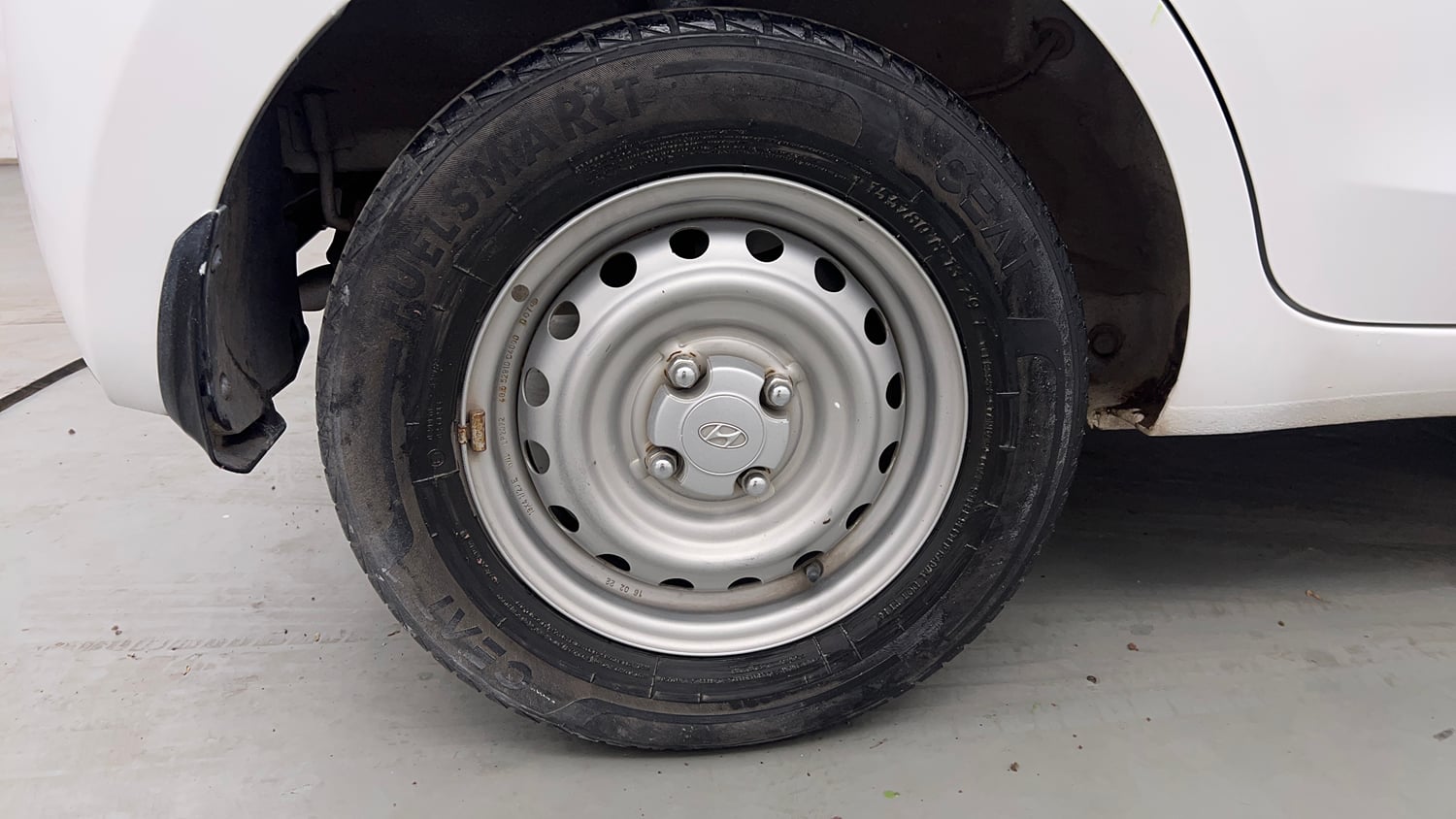 Used 2022 Hyundai Santro Era Executive Petrol Manual tyres RIGHT REAR TYRE RIM VIEW