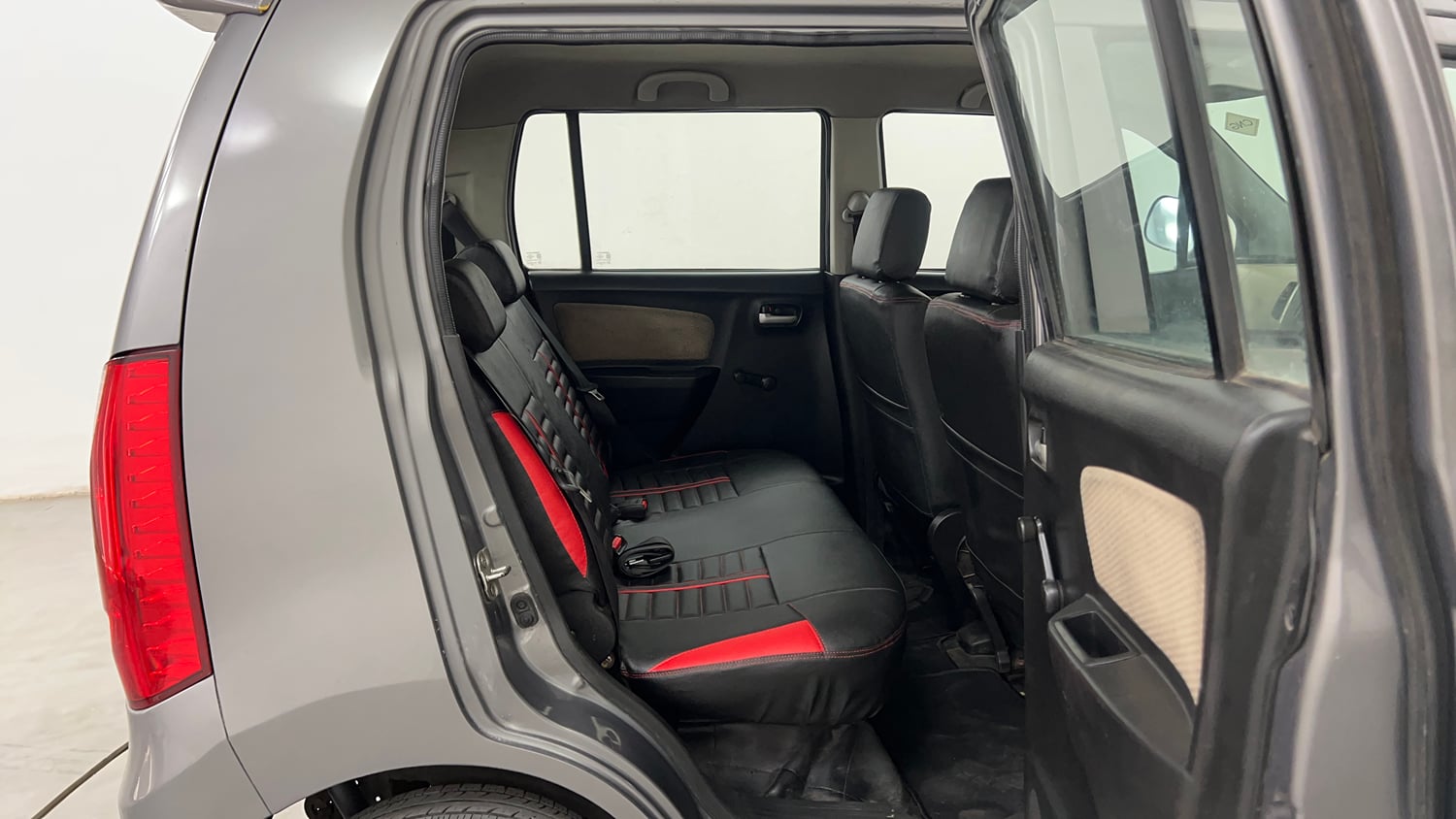 Used 2017 Maruti Suzuki Wagon R LXI CNG Cng Manual interior RIGHT SIDE REAR DOOR CABIN VIEW