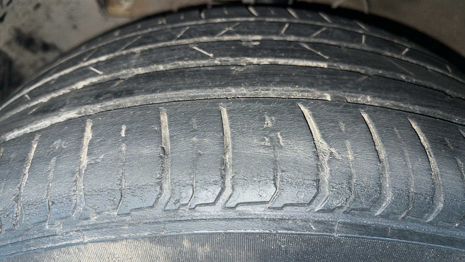 Used 2021 Hyundai Venue SX (O) 1.0 Turbo Petrol Manual tyres LEFT FRONT TYRE TREAD VIEW