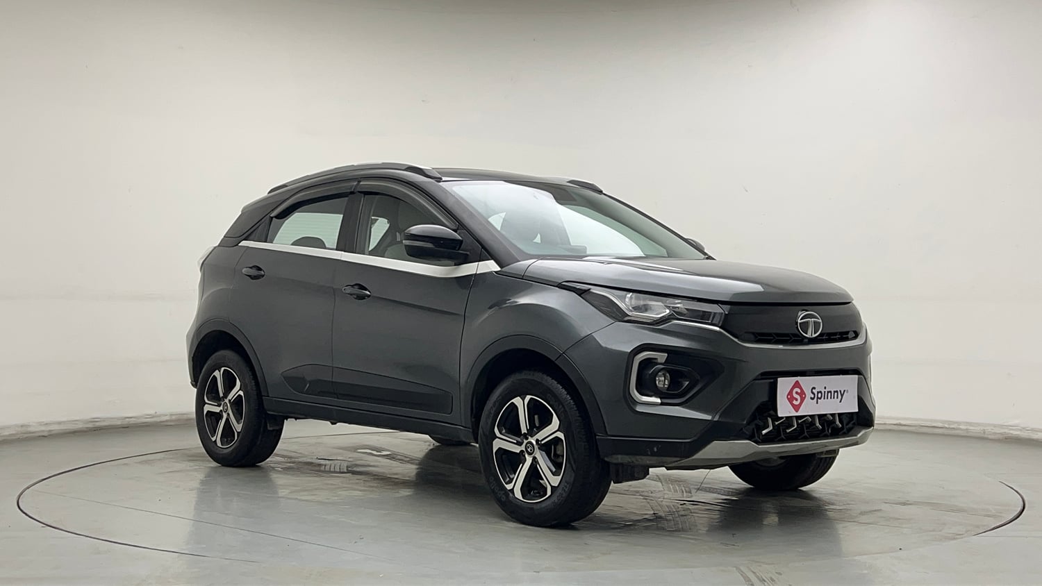 Used 2022 Tata Nexon XZA Plus (S) Petrol Automatic exterior RIGHT FRONT CORNER VIEW