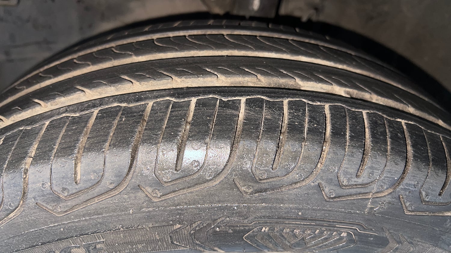 Used 2016 Honda Amaze 1.2 S AT i-VTEC Petrol Automatic tyres LEFT FRONT TYRE TREAD VIEW