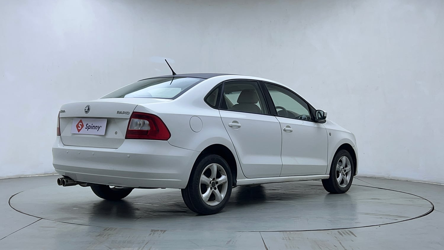 Used 2014 Skoda Rapid 1.6 MPI Elegance Petrol Manual exterior RIGHT REAR CORNER VIEW