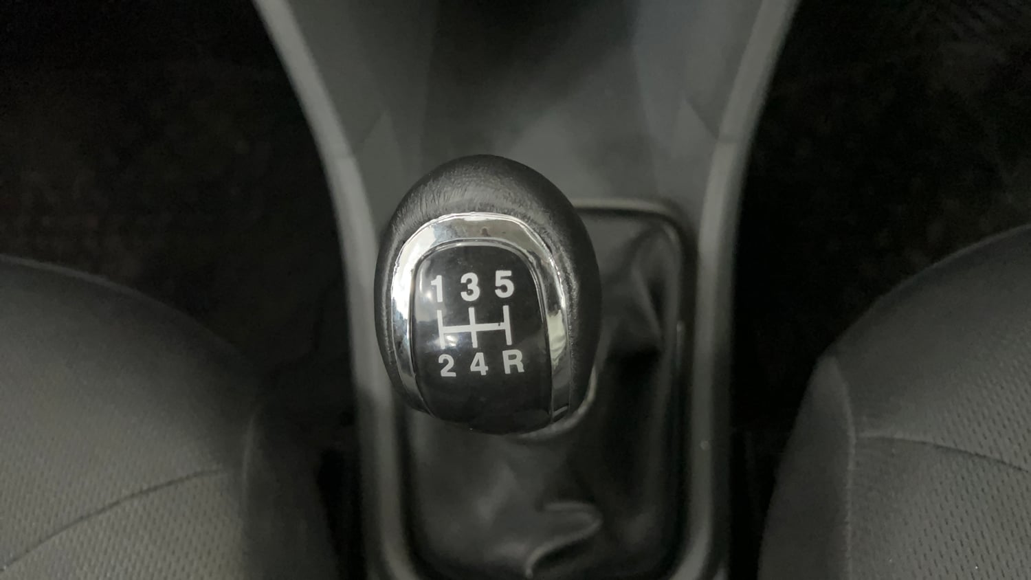 Used 2018 Tata Tigor Revotron XZ (O) Petrol Manual interior GEAR  KNOB VIEW