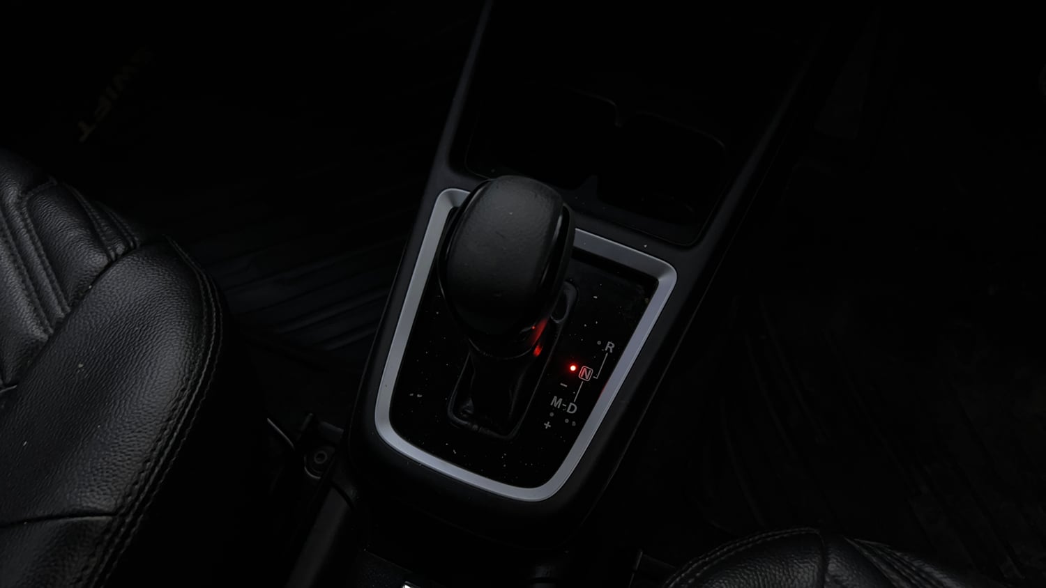 Used 2019 Maruti Suzuki Swift VXi AMT Petrol Automatic interior GEAR  KNOB VIEW