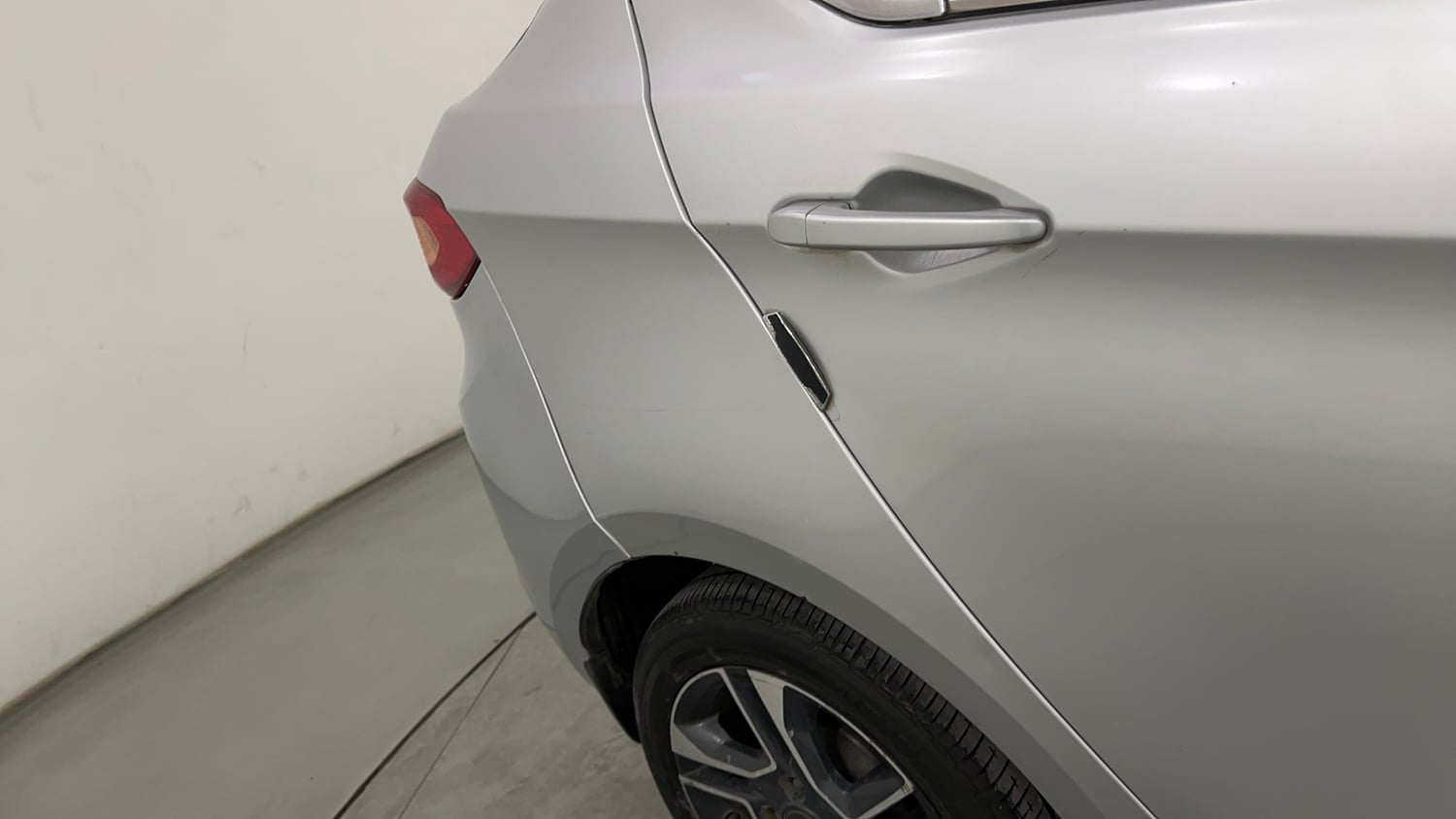 Used 2018 Tata Tigor Revotron XZ (O) Petrol Manual dents MINOR SCRATCH