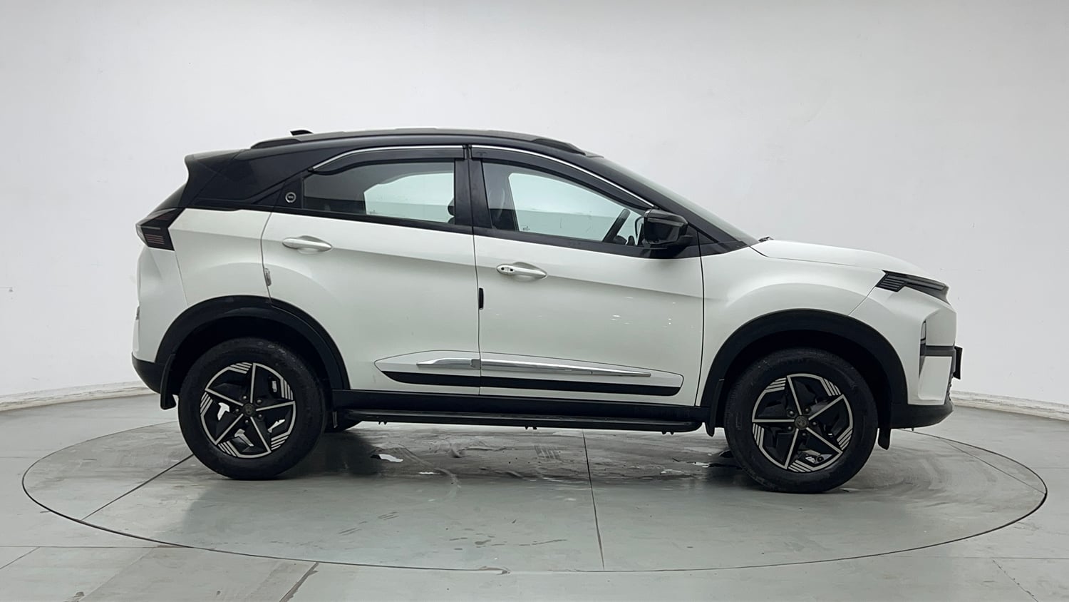 Used 2024 Tata Nexon Fearless 1.2 Revotron Petrol 6MT DT Petrol Manual exterior RIGHT SIDE VIEW